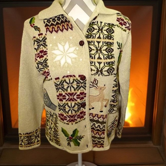 Holiday Sweater with Reindeer and Snowflake Patterns Cardigan Size L - Picture 13 of 14
